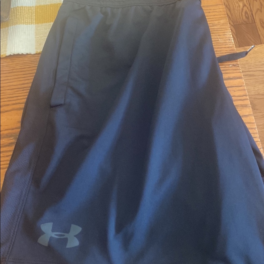 Mens XLG Under Armour black shorts